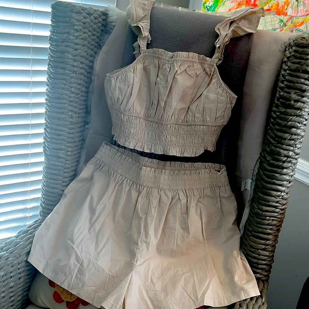 Two-piece beige, short set size extra large short has pockets. Very cute.